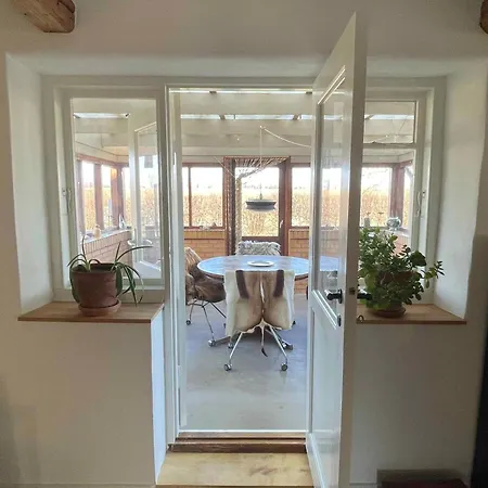 Renovated Country 50 M From The Sea
