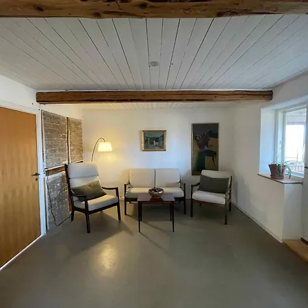 Renovated Country 50 M From The Sea *