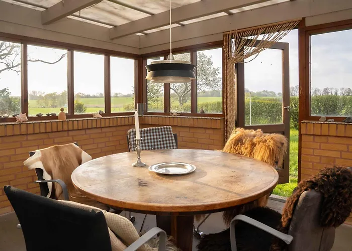 Renovated Country 50 M From The Sea